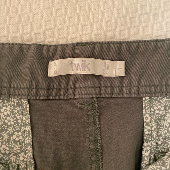 Trendy khaki military straight pants with navy, red & white side stripe - size 7 - Picture 2 of 7